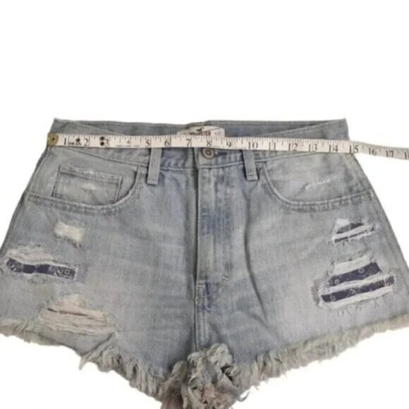 Hollister High Rise Jean Shorts Light Wash Distressed Blue Size 27 - Picture 8 of 10